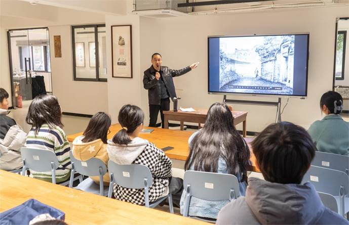 谢新苗老师分享古厝钢笔画创作心得